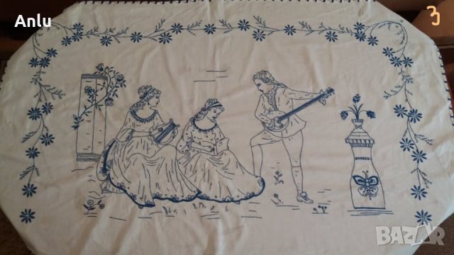 Старинни, ръчно бродирани ковьори за стена, покривка за маса и калъфки