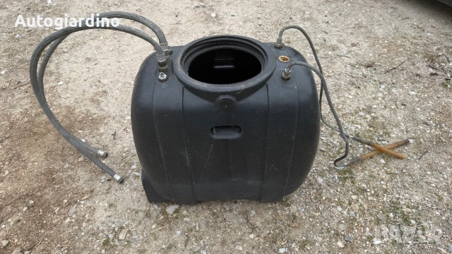 Пластмасов резервоар (туба) с маркучи, снимка 6 - Индустриална техника - 54313742