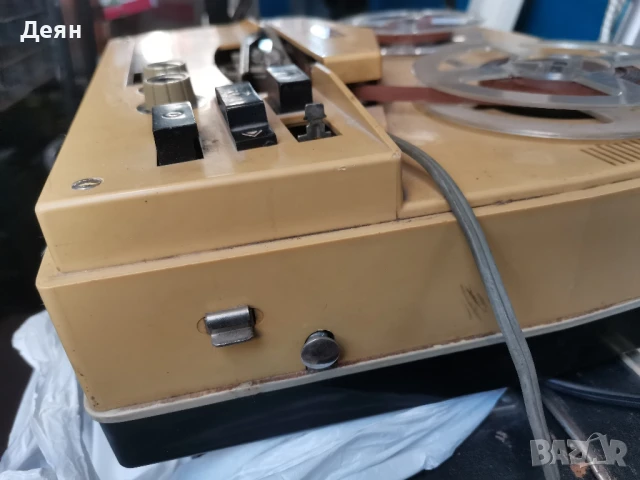 Tesla transistor b41, работещ магнитофон, снимка 6 - Радиокасетофони, транзистори - 50860627