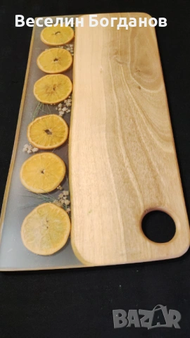 Дъска подходяща за сервиране и рязане,епоксудна смола и дърво  