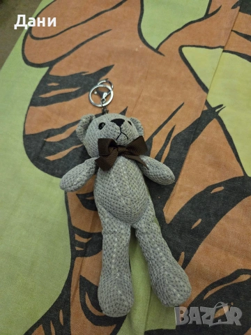 Ръчно изработено плетено мече ключодържател 