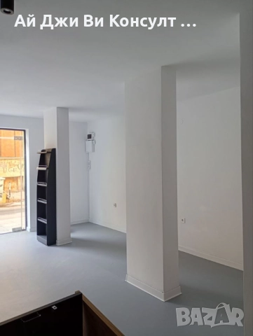 Магазин под наем в Центъра, снимка 2 - Магазини - 52731909