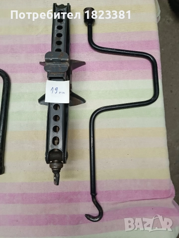 Автомобилен крик с ключ, снимка 3 - Аксесоари и консумативи - 52876652