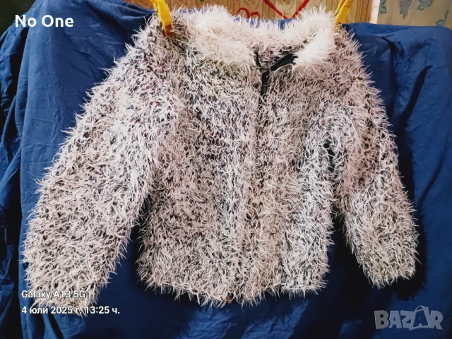 Продавам детска жилетка   