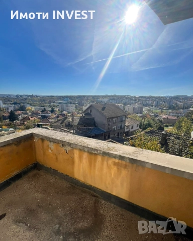 Триетажна къща с двор, гаражи и възможност за разделяне – гр. Попово, снимка 5 - Къщи - 52836009