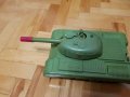 Руска пластмасова играчка танк на батерии, снимка 1 - Колекции - 30236767