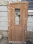 Дървена врата с прозорче, без каса, снимка 1 - Входни врати - 36994513
