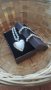 Нов, дамски сребърен ланец с масивна висулка сърце. В подаръчна кутия.