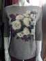 КРАСИВА блуза в меланжирани сиво-бежови цветове на цветя с кабсички, снимка 1 - Блузи с дълъг ръкав и пуловери - 30398495