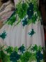 Бяла рокля на зелени цветя с тънки презрамки и ластично бюстие в горната си , снимка 2