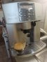 Кафеавтомат Делонги, в много добро състояние, работи отлично и прави хубаво кафе с каймак , снимка 2