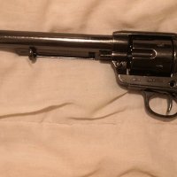 Нестреляща колекционерска реплика на емблематичният револвер Колт 45 писмейкър. За колекция, игра и , снимка 2 - Колекции - 31459290
