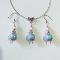 Красив комплект бижута с истински бели Тихоокеански перли и перлени сини мъниста , снимка 4 - Бижутерийни комплекти - 38233754