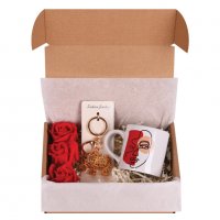 Подаръчен комплект "Честит Празник" с чаша, сапунена роза и метален ключодържател, снимка 2 - Декорация за дома - 39533069