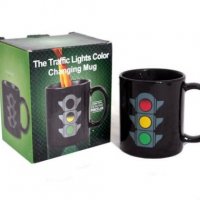 Магическа чаша за чай и кафе Светофар Magic cup забавен подарък за шофьори, снимка 2 - Чаши - 38396828