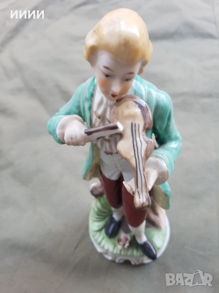 Порцеланова статуетка фигурка цигулар, снимка 1