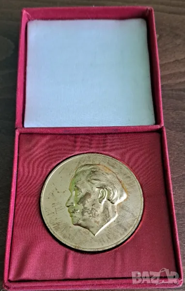  01 Настолен плакет 100г. от рождението на Г.Димитров 1982г , снимка 1