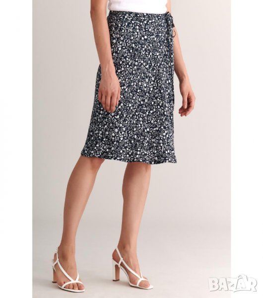 Черна пола с флорален принт марка Tatuum  S, снимка 1