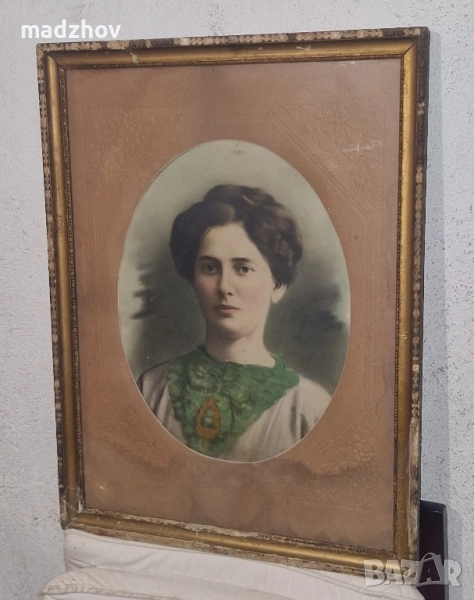 Голям овален портрет, снимка 1