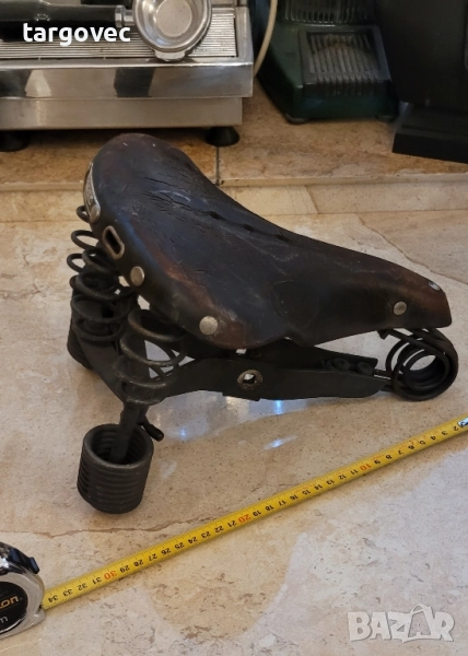 уникална старинна мотоциклетна седалка с пружини, снимка 1