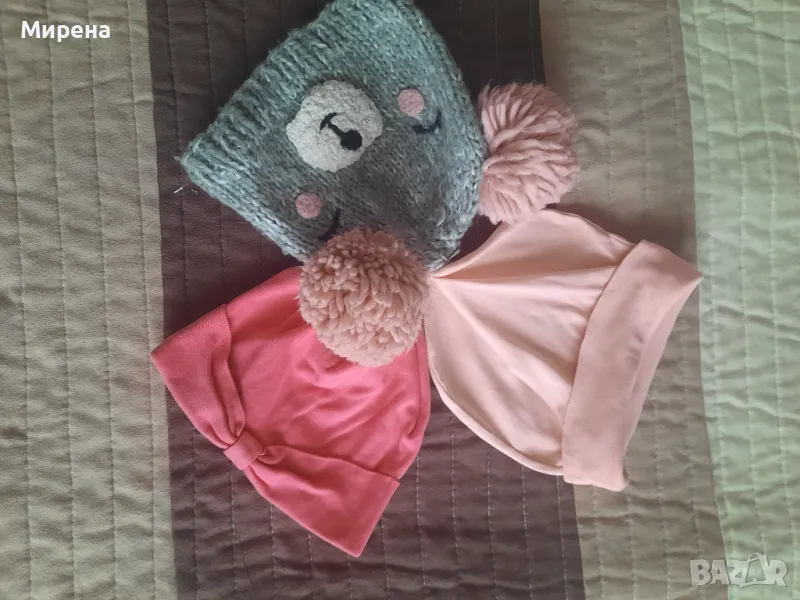 Комплект от 3 бр. шапки - 2 бр. пролетни памучни и 1 бр. зимна плетена за 1-2 годишно момиченце, снимка 1