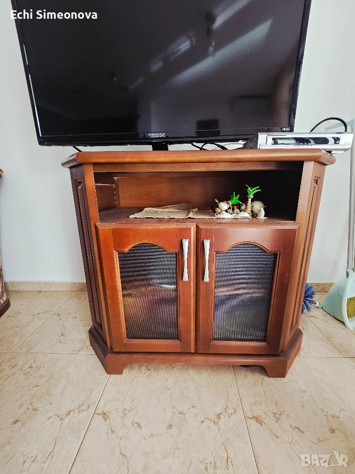 Мебели масивно дърво за спалня ,хол и трапезария., снимка 1