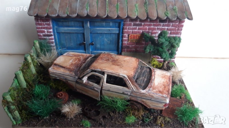 Макет-Diorama junk garage abandoned Mercedes-Benz E-Class, снимка 1