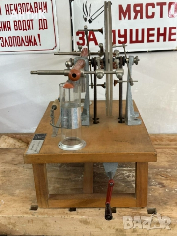 Соц Модел Макет на Електростатична Машина, снимка 3 - Антикварни и старинни предмети - 51787952