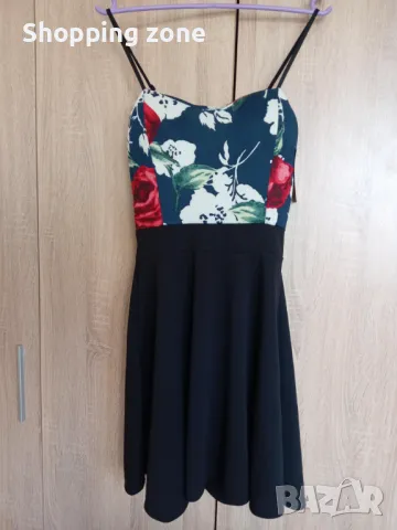 Кокетна разкроена рокля с етикет