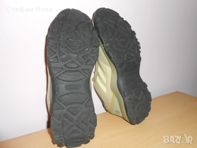 Дамски маратонки Adidas Traxion, снимка 6 - Маратонки - 53957954