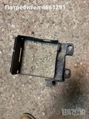 Заден дефозиор на ляв малък радятор на Ауди Audi A8 6.3 W12 само за 20лв. 4h0121673c, снимка 2 - Части - 52563919