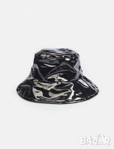 Дамска лачена шапка идиотка в черен цвят , снимка 2 - Шапки - 42474413