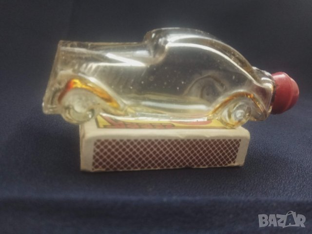 Продавам малка стъклена количка бутилка , снимка 2 - Други ценни предмети - 29613298