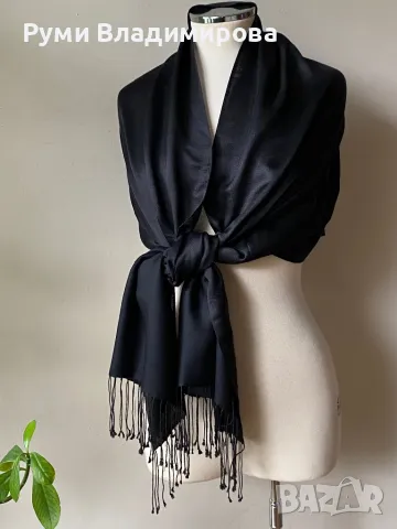 Черен шал от 100 % фина вълна