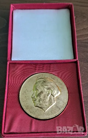  01 Настолен плакет 100г. от рождението на Г.Димитров 1982г 