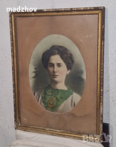 Голям овален портрет