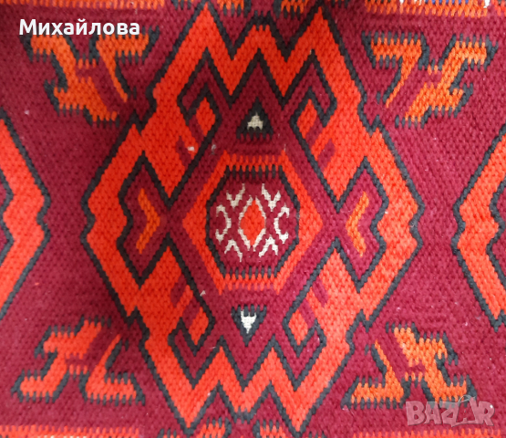 Ръчно бродирана възглавница, снимка 4 - Декорация за дома - 44621736