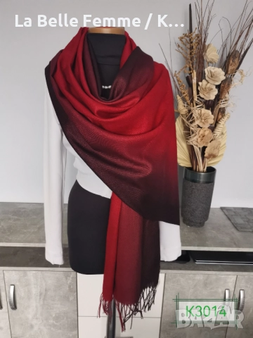 Шалове от шашмир с втъкана златна нишка