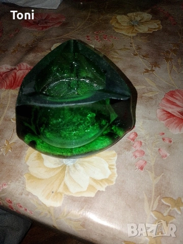 светлозелен стъклен пепелник , снимка 2 - Декорация за дома - 53977487
