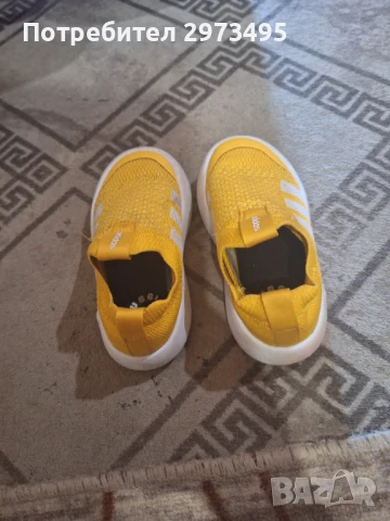 Продавам детски маратонки адидас