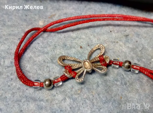 КЛАСИЧЕСКА МОМИЧЕШКА ГРИВНА ЧЕРВЕНО КОНЧЕ със СРЕБРО ВИСОКА ПРОБА и МЪНИСТА СРЕБЪРНА ПЕПЕРУДКА 49735, снимка 2 - Гривни - 48986938