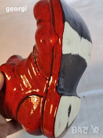 винтидж червена керамична обувка ваза моливник    4/4 , снимка 4 - Антикварни и старинни предмети - 49040247