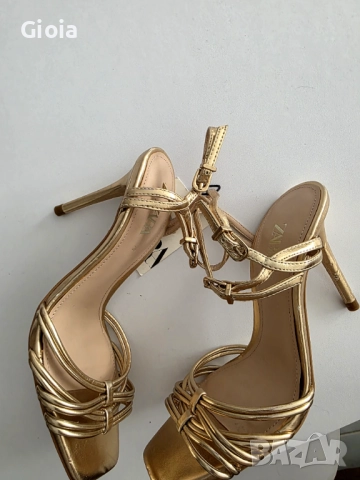 Zara златисти сандали, снимка 3 - Сандали - 52198359