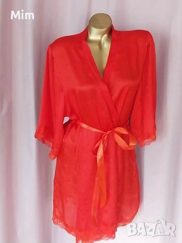 М Червен сатенен халат , снимка 2 - Нощници - 53881737