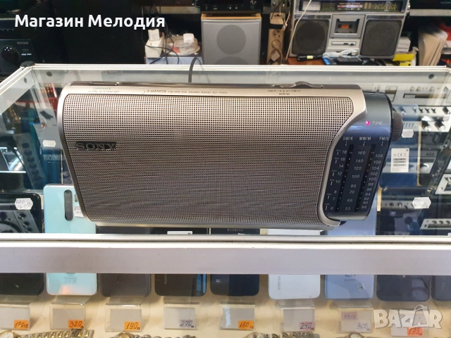 Радио SONY ICF-704S Silver В отлично техническо и визуално състояние., снимка 2 - Радиокасетофони, транзистори - 47337737