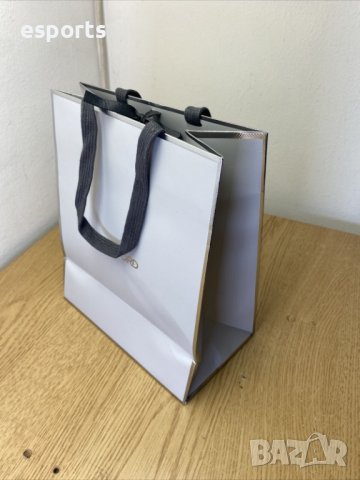 Автентична бутикова Tom Ford подаръчна торба 26 x 26 cm gift bag TF , снимка 4 - Други - 42064405