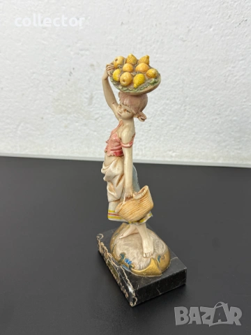 Италианска фигура - „Продавачка на плодове“. №8048, снимка 2 - Колекции - 54028392