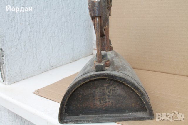 Стара бронзова ютия, снимка 6 - Антикварни и старинни предмети - 44338275