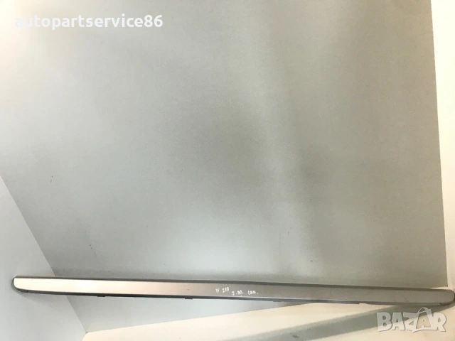 Сребриста лайсна за врата на вратата за Mercedes E Class W210 (2001), снимка 2 - Части - 54109430