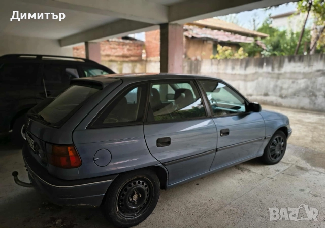 Opel Astra 1.6MI, снимка 4 - Автомобили и джипове - 52023967